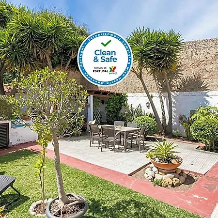 לינה וארוחת בוקר 3 Marias Garden House 3*