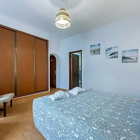 לינה וארוחת בוקר 3 Marias Garden House 3*