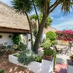 3 Marias Garden House לינה וארוחת בוקר 3*