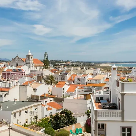 3 Marias Garden House